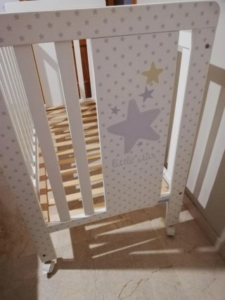 Cuna de Bebé Blanca con Estampado de Estrellas