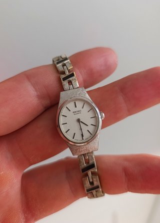Reloj Seiko Quartz Plateado