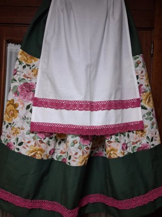Zagalejo y delantal huertana floral