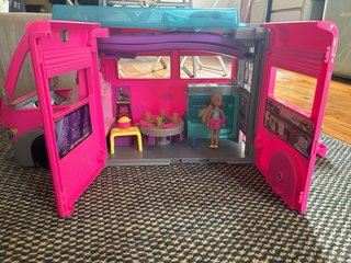 URGE VENDER- Caravana de Barbie