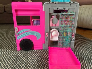 URGE VENDER- Caravana de Barbie