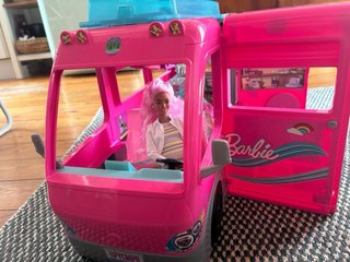 URGE VENDER- Caravana de Barbie