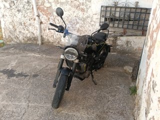 Husqvarna Svartpilen 401 Negra y Amarilla