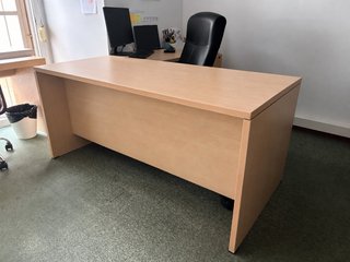 Mesa de oficina en L