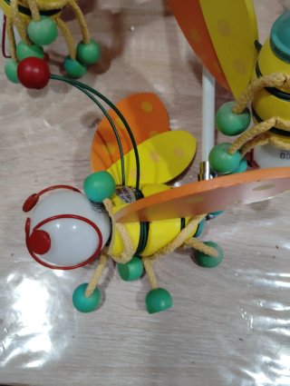 Lámpara Infantil de Madera con Forma de Abeja