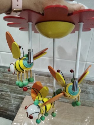Lámpara Infantil de Madera con Forma de Abeja