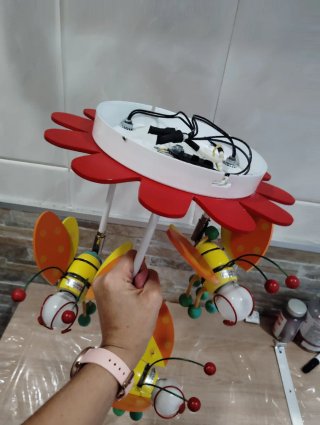 Lámpara Infantil de Madera con Forma de Abeja