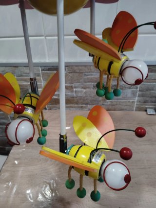 Lámpara Infantil de Madera con Forma de Abeja