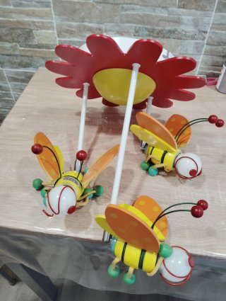 Lámpara Infantil de Madera con Forma de Abeja