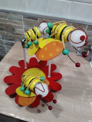 Lámpara Infantil de Madera con Forma de Abeja