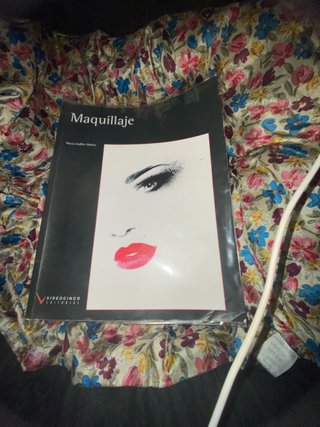 Libro de estética y belleza de Maquillaje