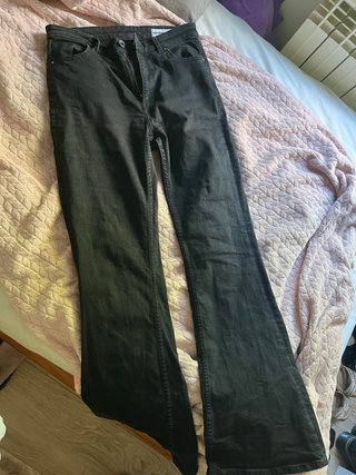 Pantalones vaqueros negros acampanados