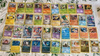 Lote de más de 240 cartas Pokémon
