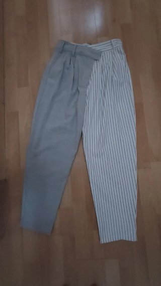 Pantalón sastre Bershka beige y blanco