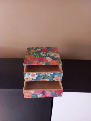 Cajonera organizadora con flores