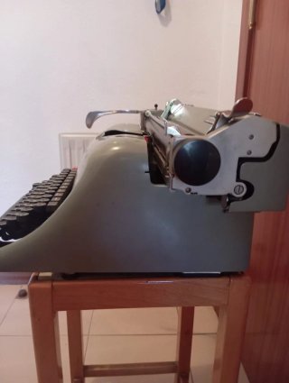 Máquina de escribir Hispano Olivetti Lexicon 80