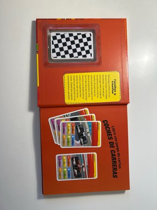 Libro con juego de cartas coches de carreras.