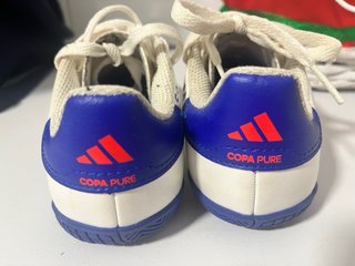 Botas de fútbol Adidas blancas y azules talla 31