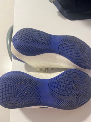 Botas de fútbol Adidas blancas y azules talla 31