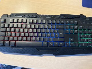 Teclado KROM USB con Luces RGB