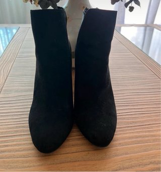 Botines de tacón negros Zara