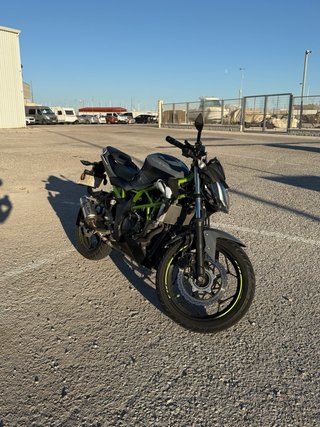 Kawasaki Z125 Naked Negra y Verde