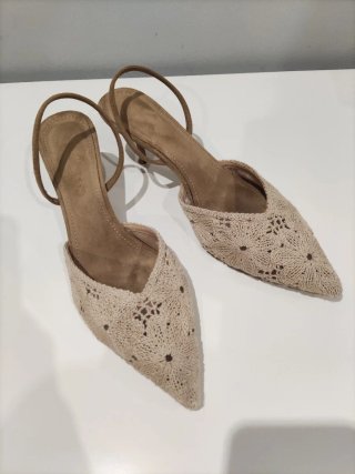 Zapatos beige de encaje