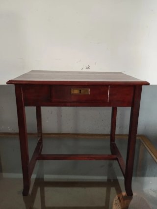 Mesita auxiliar antigua caoba con cajón