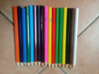 Set matite colorate nuove