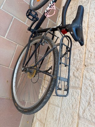 Bicicleta de paseo con cesta