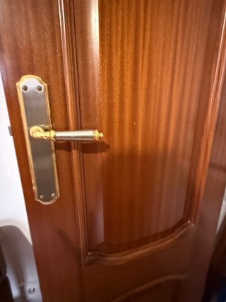 Puerta madera vintage con marcos