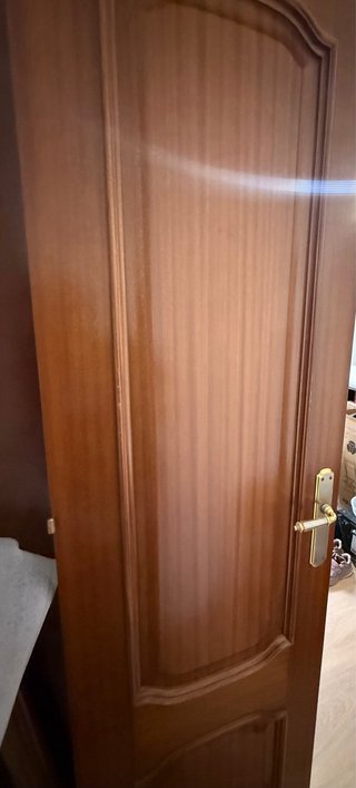 Puerta madera vintage con marcos