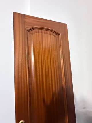 Puerta madera vintage con marcos