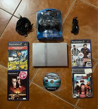 PS2 Slim Silver + 5 Giochi + Controller