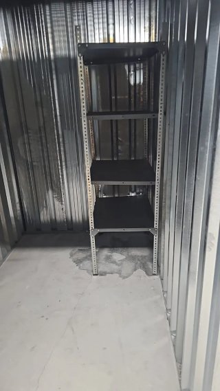 Estantería metálica industrial gris negra