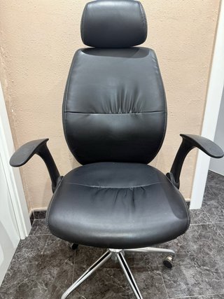 Silla de oficina negra