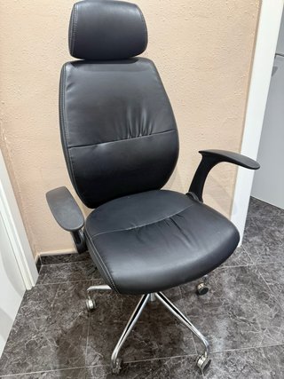 Silla de oficina negra