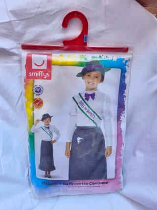 Disfraz niña sufragista, sin estrenar.