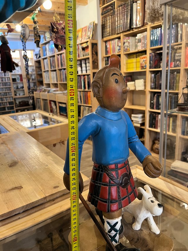 Tintin y Milu madera historia La isla negra