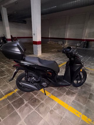 Honda SH 125 Scooter Negra