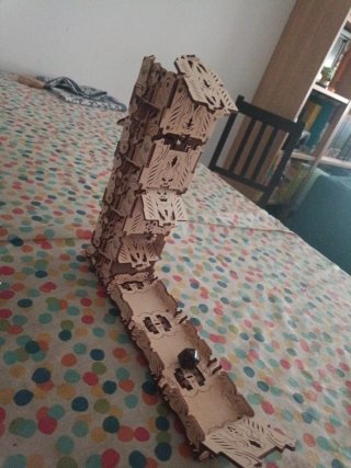 Torre de dados de madera Ugears