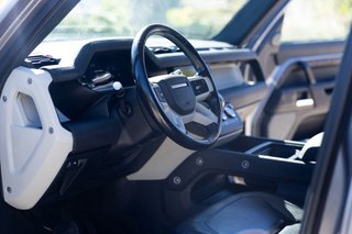 Land Rover Defender 2021