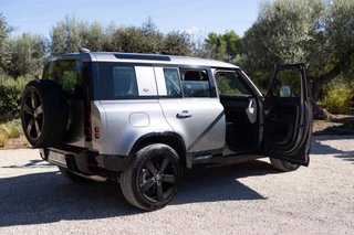 Land Rover Defender 2021