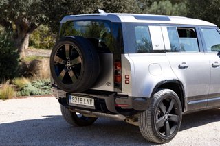 Land Rover Defender 2021