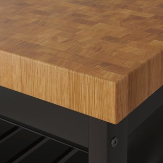 Isla de cocina IKEA VADHOLMA y taburetes DALFRED