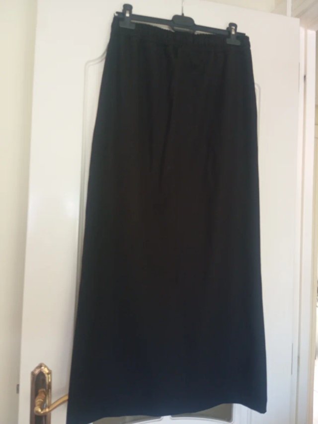 Falda negra con rayas blancas marca Dixie