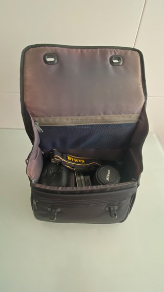 Cámara Analógica Nikon F-301 + Accesorios
