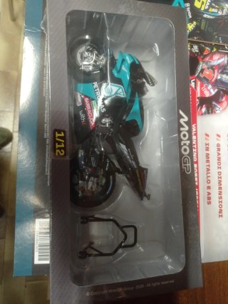 yamaha yzr-m1 gp 2021 valentino rossi moto gp 1/12