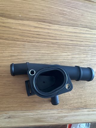 Brida Refrigerante MEYLE Skoda Seat VW