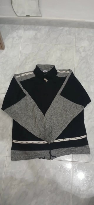 Chaqueta Reebok Negra y Gris